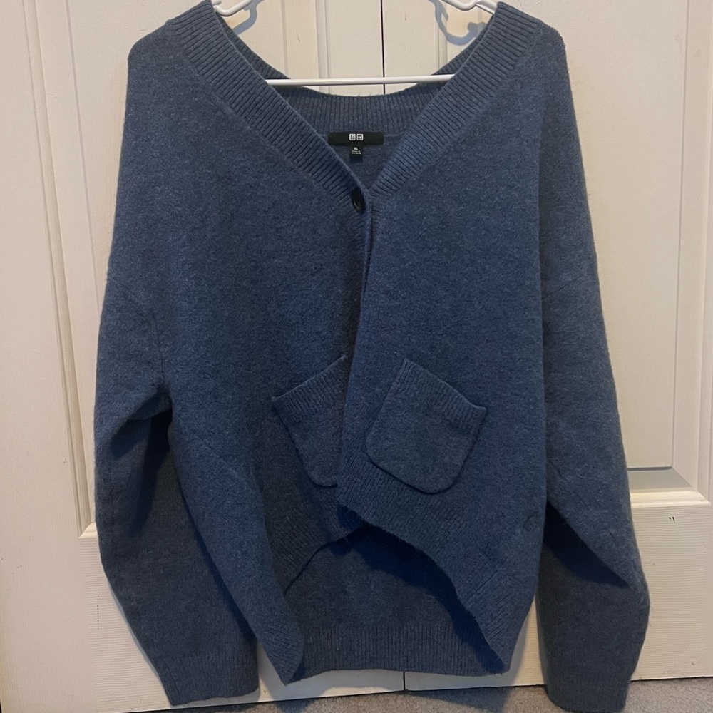 Uniqlo Navy blue cardigan with pockets